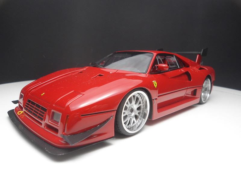 Wheel swap on the Ferrari 288 GTO Evoluzione Looksmart model