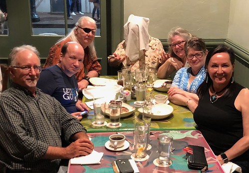 New Orleans readers of Daily Kos dine with DK Staff. L-R: P Carey, Chris Reeves, Meteor Blades, Crashing Vor, cv lurking gf and peregrine Kate