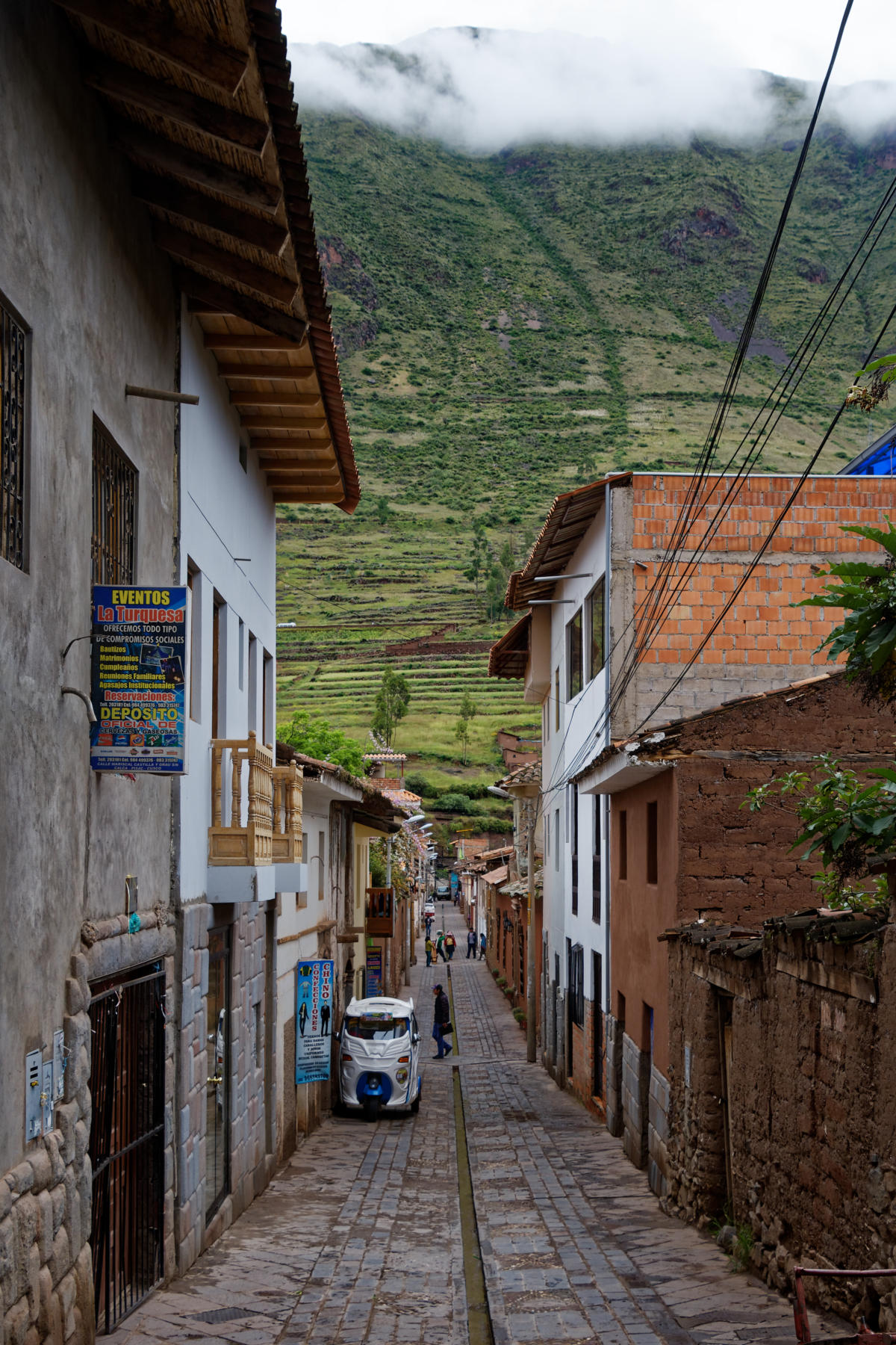 Pisac - side street and terraces