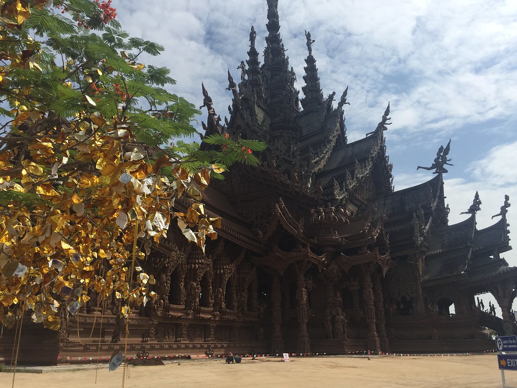 Wat Phraya Tai, Sancturay of Truth, Noong Nooch Garden