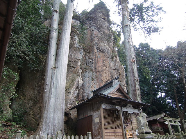 巖石神社