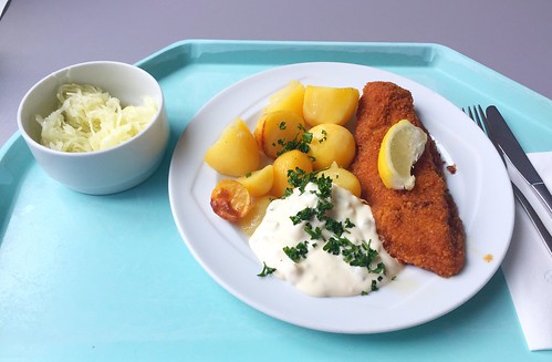 Coalfish filet with remoulade & roast potatoes / Seelachfilet mit Remoulade & Röstkartoffeln