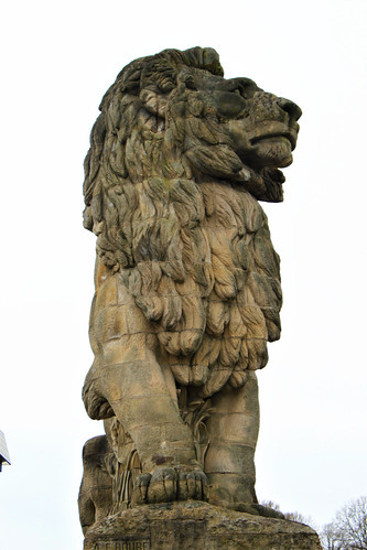 close up of statue of lion on dam of Gileppe