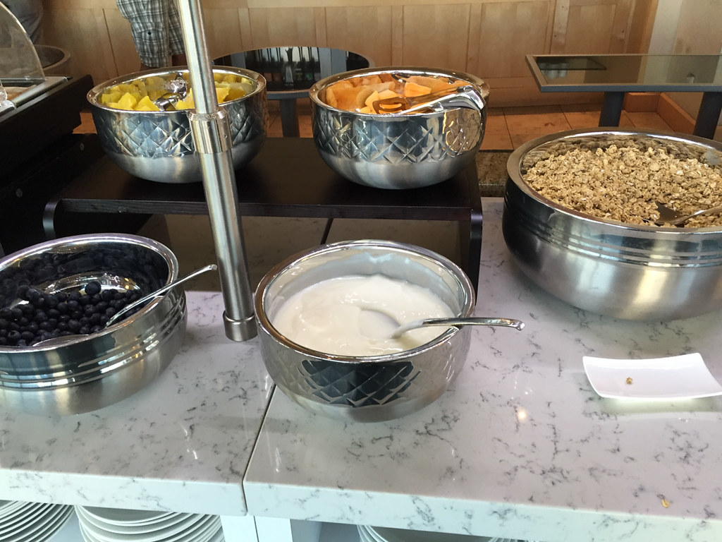 Food options at United SFO Business Class Lounge