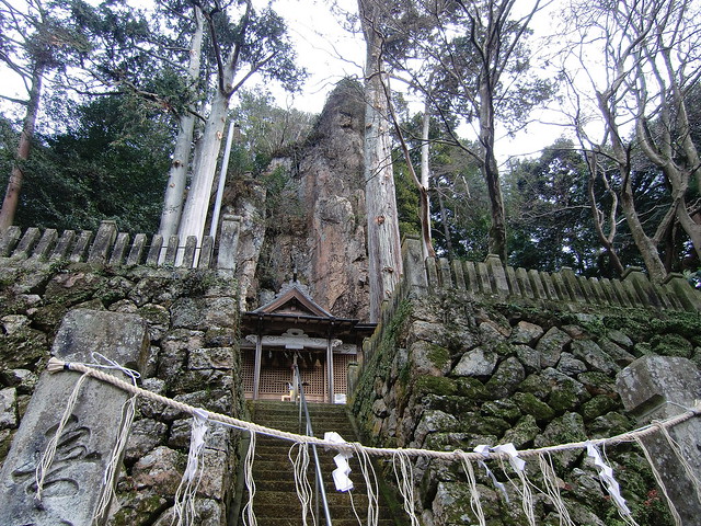 巖石神社