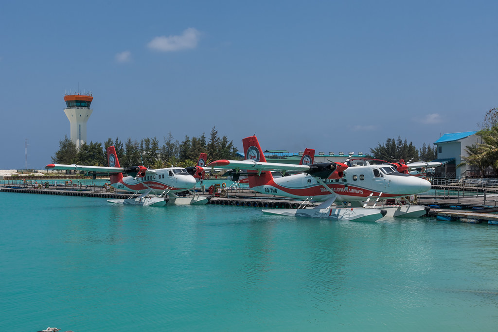 Сочетать несочетаемое. Командировка... на Мальдивы. День 1й. аэропорт, срочно, курортов, Почти, очень, строят, Курорт, Мальдивы, посадки, летают, будет, может, босиком, строится, Взлет, Новая, часть, построена, большой, новых