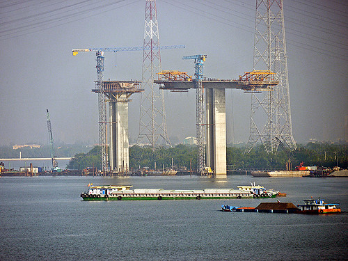 photo saigon hochiminhcity soàirạpriver soairapriver soairap river vietnam workboat boat barge bridge crane