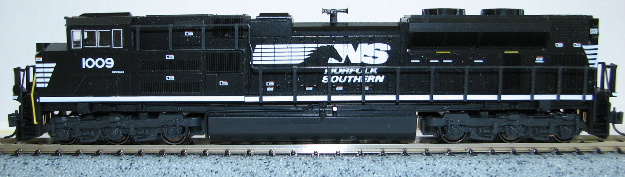 FACTORY INSTALLED Details about   CONRAIL SYSTEMS SD40-2 BY INTERMOUNTAIN W/DCC & ESU LOKSOUND