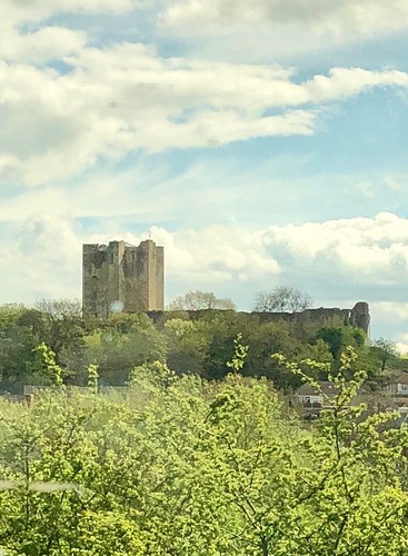 viewfromthetrain dearnevalley southyorkshire conisboroughcastle may2018 iphone8