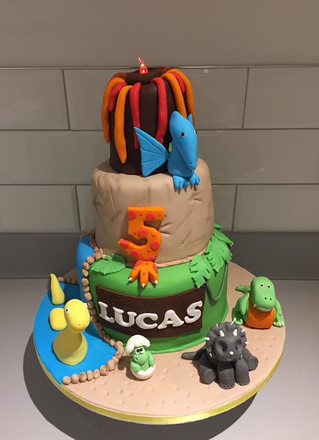 Dinosaur Cake by Linda's Crafty Cakes