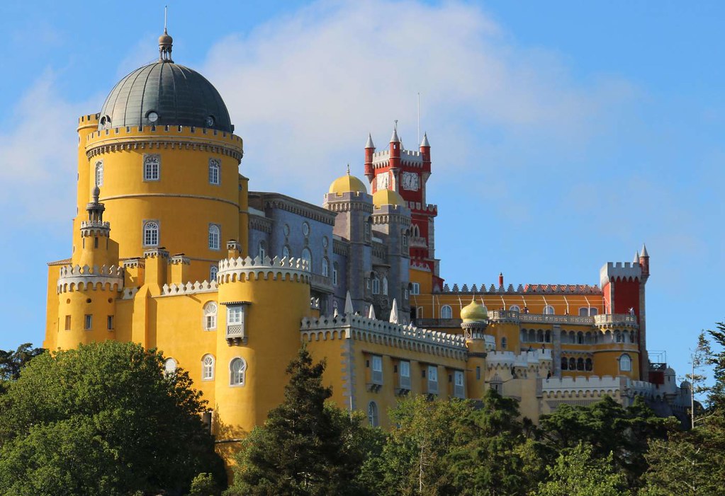 Lisbon - The Most Romantic Honeymoon Destinations in Europe (planningforeurope.com) (2)
