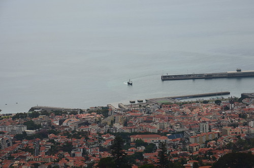 Im Hafen von Funchal fährt die Santa Maria ein