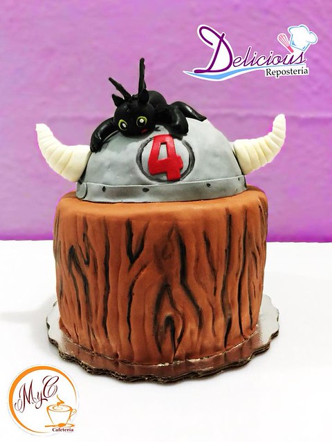 How to Train Your Dragon Cake by Delicious Reposteria