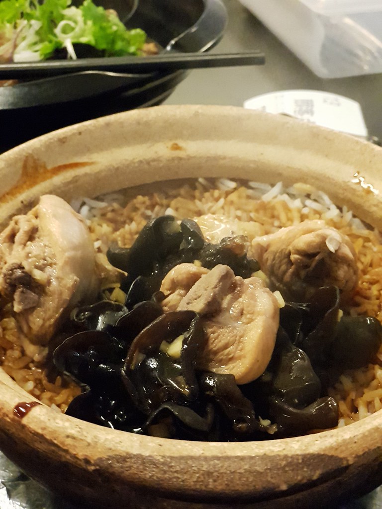 鲜黄酒鸡煲仔饭 Claypot rice w/yellow wine chicken $13.50 @ 又壹煲 Restoran Village Pot PJ Jaya One