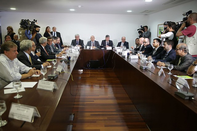 Ministros de Temer tentam negociar, sem sucesso, o fim da paralisação com os representantes dos caminhoneiros - Créditos:  Antonio Cruz/Agência Brasil