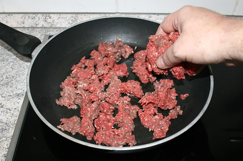 15 - Hackfleisch in Pfanne geben / Put ground meat in pan
