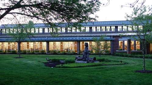 coralvilleiowa coralvillepubliclibrary library dusk lowlight building monuments display 2018 sonyrx100v