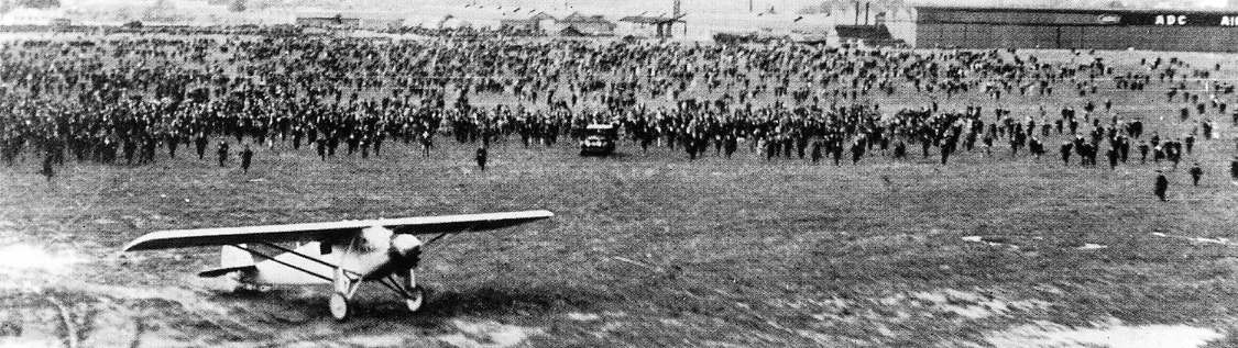 Crowds at Croydon, May 29, 1927.