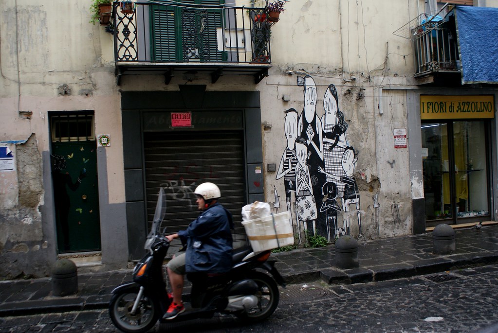 Collage sur un mur du quartier de la Sanita à Naples.
