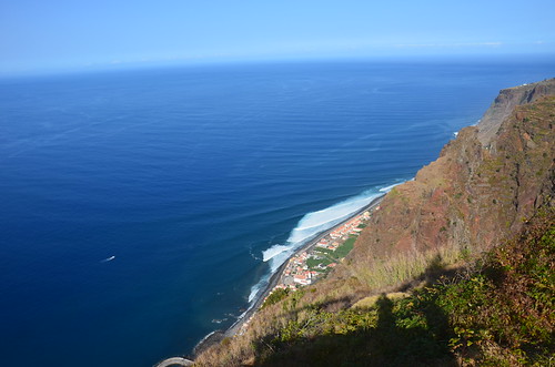 Blick von der Klippe hinunter nach Paul do Mar