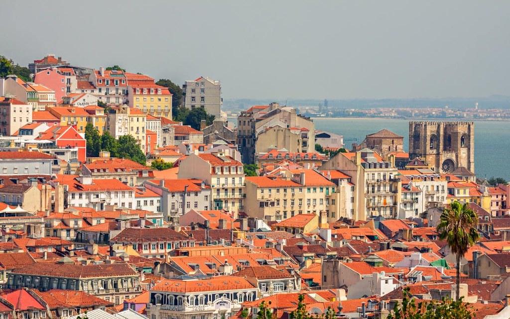 Lisbon - The Most Romantic Honeymoon Destinations in Europe (planningforeurope.com) (3)