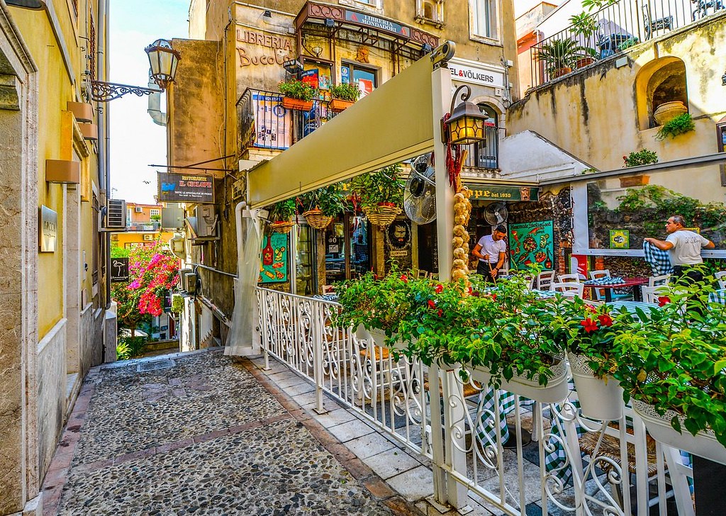 Sicily - The Most Romantic Honeymoon Destinations in Europe (planningforeurope.com) (4)