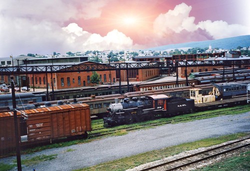 steamtown scranton pa pennsylvania nationalhistoric site vintage old photo museum railroad nhs heritage yards downtown delaware lackawanna dlw western turntable roundhouse onasill nrhp historical manufacturing locomotives luzernecounty attractonsite sunset sky clouds