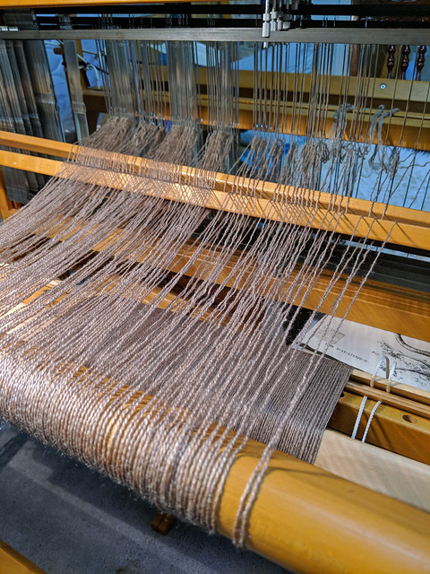 March handweaving – Two scarves from a Zephyr warp – The Knit