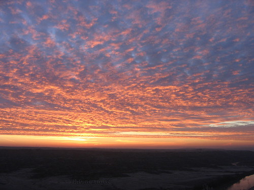 pink sky orange clouds sunrise orkney drumheller alberta canonpowershota95 badlands orkneyviewpoint aplusphoto cans2s